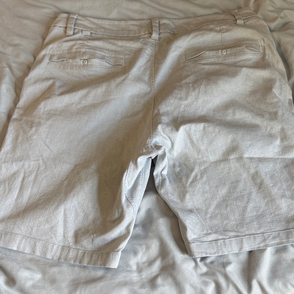 lululemon athletica Light Tan Men's Shorts - Picture 2 of 2